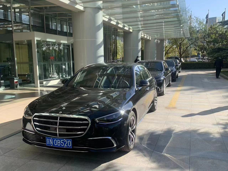 5 Seat Luxury Car (Mercedes Benz S Class)